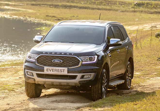 Giá xe Ford Everest niêm yết và lăn bánh tháng 4/2022