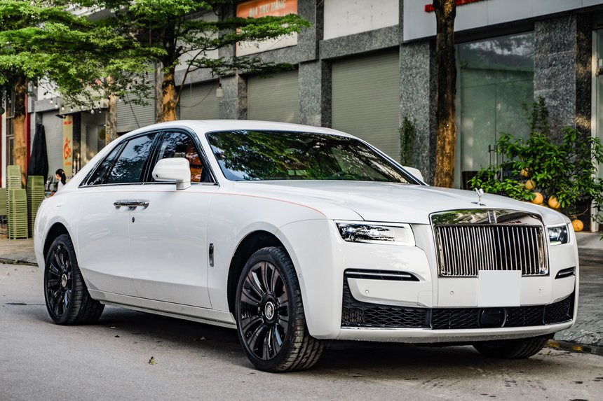 Cận cảnh Rolls-Royce Ghost với nội thất độc đáo tại Hà Nội