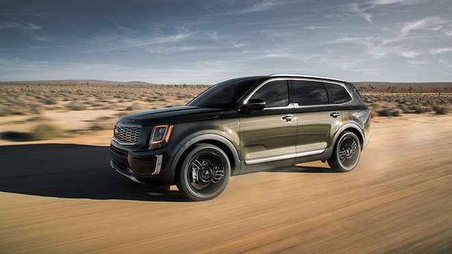 Kia Telluride 2022 lần đầu xuất hiện trên đường thử với logo mới