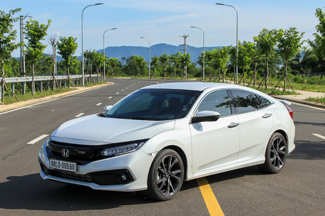 Đại lý "xả hàng" Honda Civic, giảm giá tới 150 triệu đồng