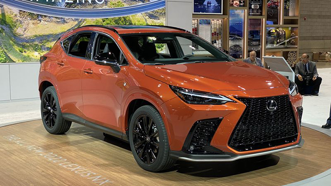 Ảnh thực tế Lexus NX 2022 với màu ngoại thất Cadmium Orange
