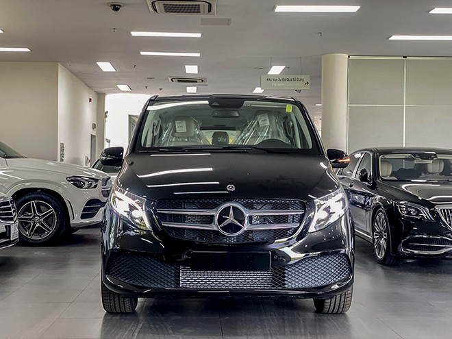 Cường Đô La tậu thêm bộ đôi xế sang Mercedes-Benz V-Class