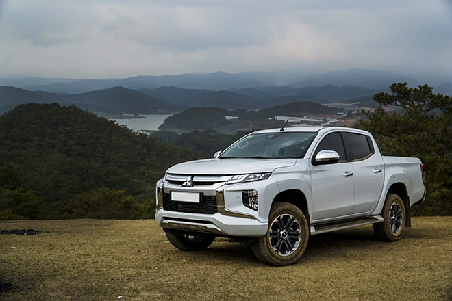 Giá xe Mitsubishi Triton lăn bánh tháng 8/2021