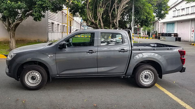 Ảnh thực tế xe bán tải Isuzu Dmax có giá bán chưa đến 500 triệu đồng