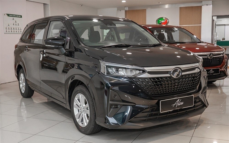 Ra mắt "anh em sinh đôi" của Toyota Veloz, giá từ 328 triệu đồng