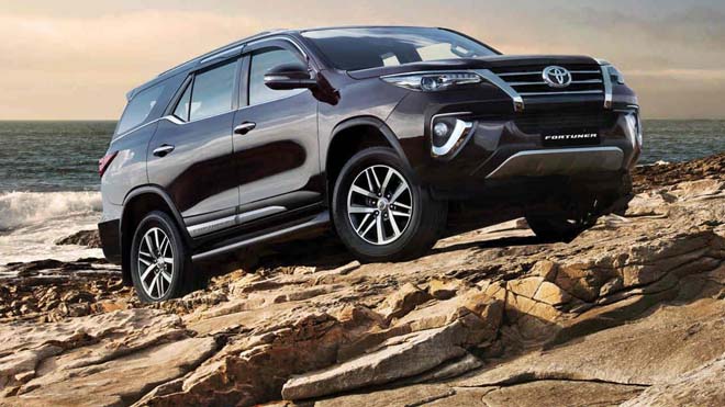 Toyota Fortuner thế hệ mới sẽ có cửa sổ trời và nhiều công nghệ hiện đại