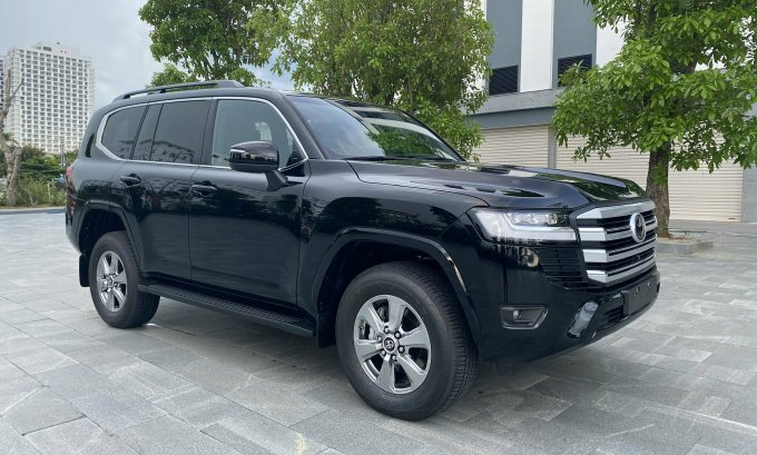 Toyota Land Cruiser tăng giá 96 triệu đồng