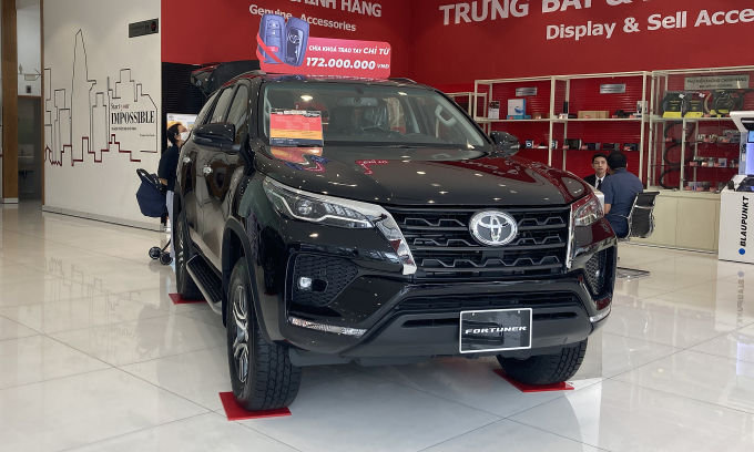 Toyota Fortuner thêm trang bị, tăng giá 11-42 triệu