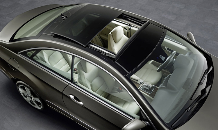 Gần 750.000 xe Mercedes dính lỗi có thể bay mất cửa sổ trời