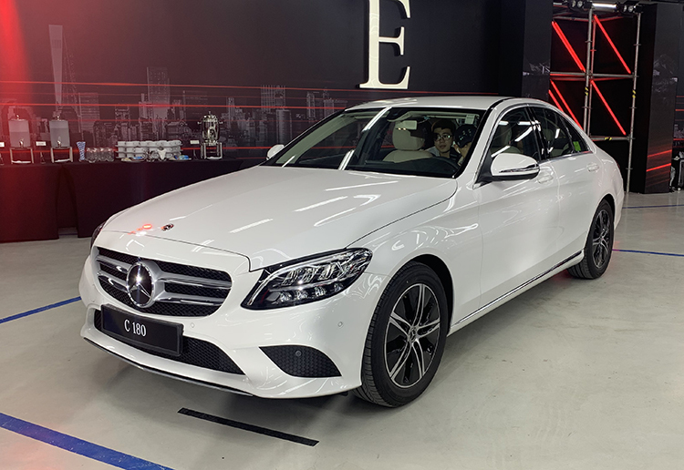 Mercedes C180 giá 1,4 tỷ đồng