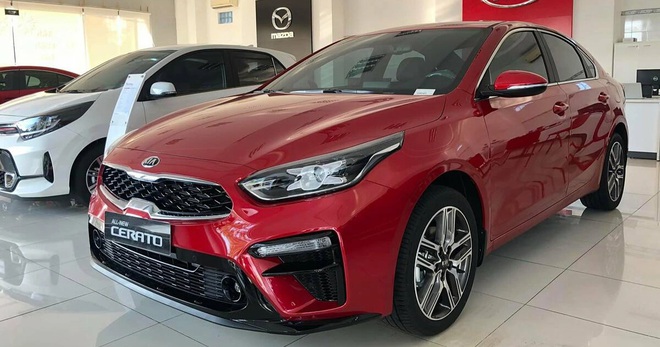 Khoảng 750 triệu đồng, mua Kia Cerato mới hay Mazda CX-5 cũ?