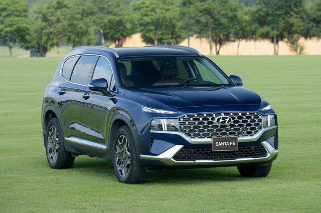 SUV cỡ D ngày càng đắt đỏ, người Việt cắn răng mua vì ham công nghệ