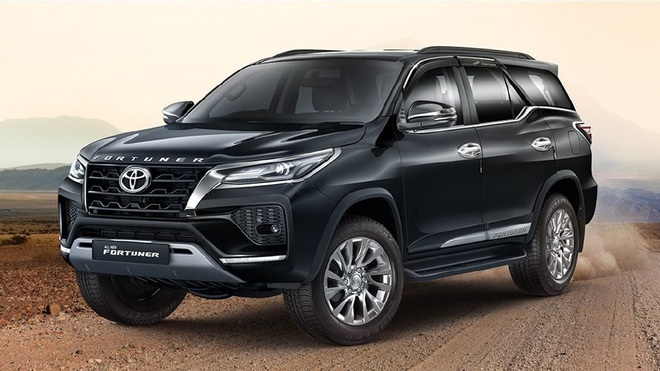 Toyota Fortuner thế hệ mới sẽ có cửa sổ trời và dùng động cơ hybrid