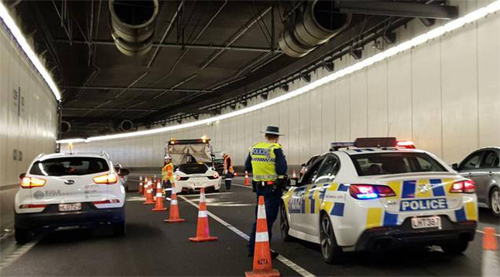 Siêu xe Ferrari của đại lý gặp tai nạn khi lái thử