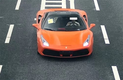 Nam thanh niên lấy trộm siêu xe của đại lý vì thấy quá đẹp