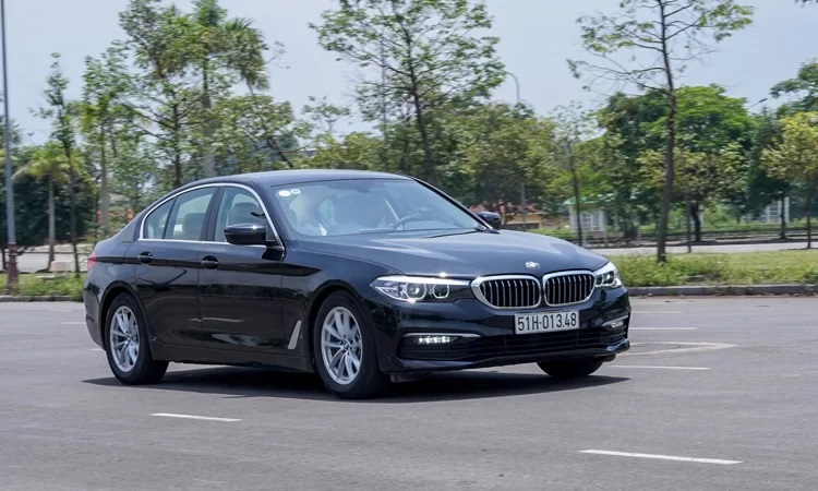 BMW 520i động cơ 1.6, giá từ 2,389 tỷ đồng