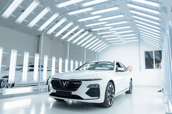 VinFast chuẩn bị bàn giao 200 xe Lux cho khách hàng