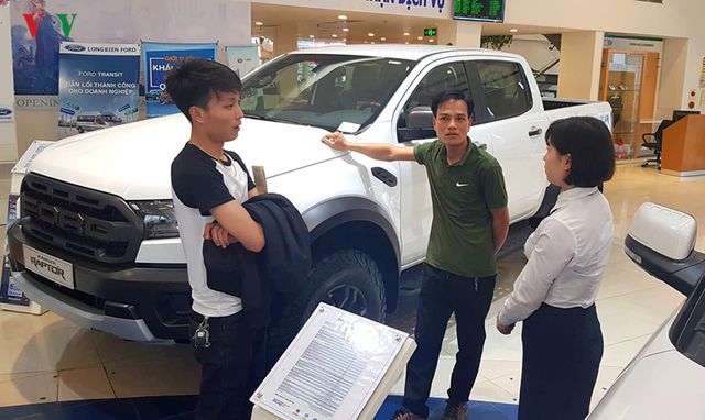 Thị trường ô tô tháng Ngâu: Người xem thì nhiều, kẻ mua thì ít