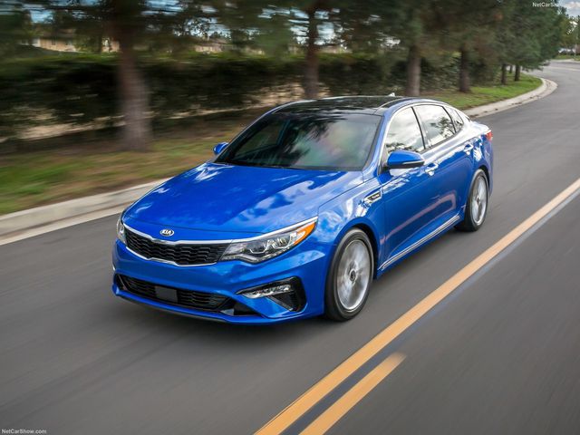 Triệu hồi KIA Optima vì lỗi hệ thống tránh va chạm trước