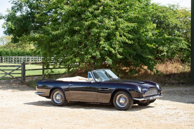 Bộ sưu tập xe cổ của Anh được đấu giá 72,6 tỷ đồng