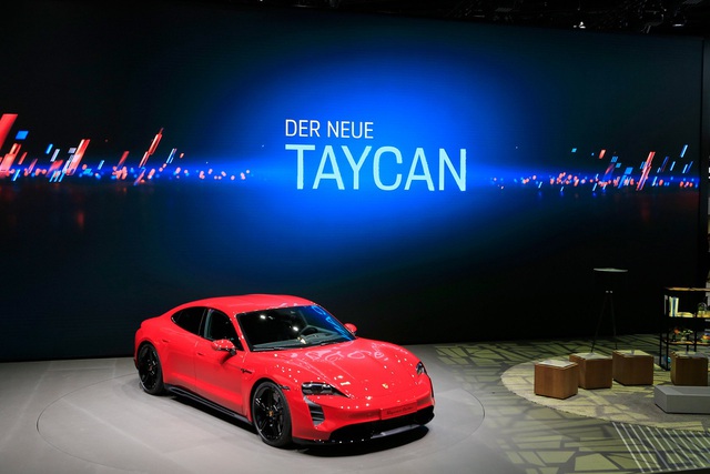 Tân binh Taycan ra mắt - Xe chạy điện nhưng không mất chất Porsche