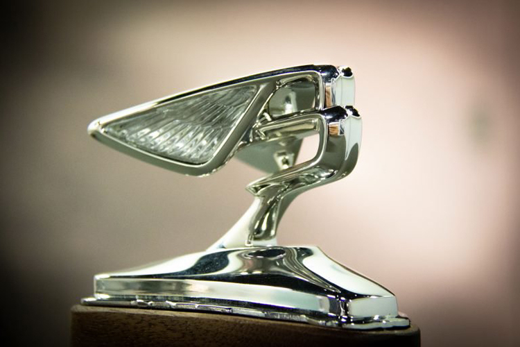 Bentley Flying Spur thế hệ mới sẽ dùng logo 