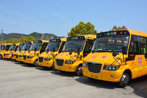 Hệ thống thông minh ngăn ngừa việc bỏ quên học sinh trên xe ở Trung Quốc