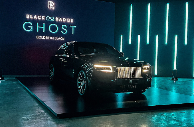 Ghost Black Badge giá 33,7 tỷ đồng - chất sang cho thiểu số