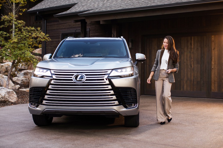 Chờ đợi 14 năm, khách hàng của Lexus LX nhận được những gì?