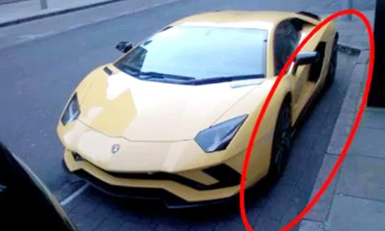 Tài xế bị phạt vì đỗ siêu xe không gọn