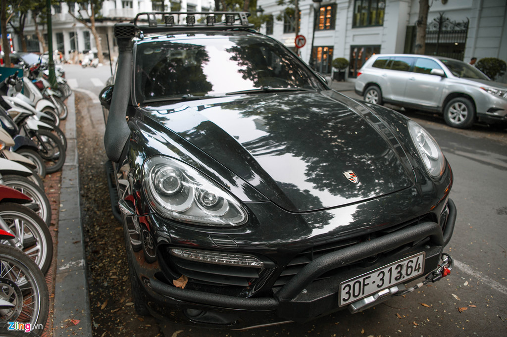 Ngắm Porsche Cayenne độ lạ của ông chủ cà phê Trung Nguyên