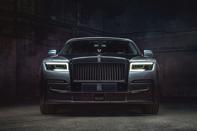 Rolls-Royce Black Badge Ghost được phủ lớp sơn màu đen nặng tới 45kg