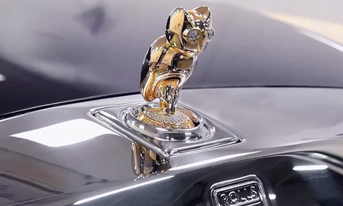 Rolls-Royce Phantom lắp biểu tượng cú vàng