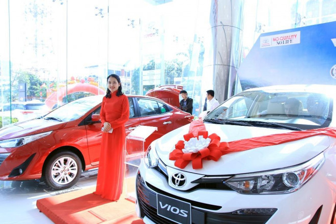 Loạt sedan giá rẻ đua nhau giảm giá, vực dậy doanh số