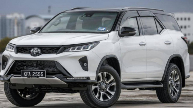Toyota Fortuner 2021 bổ sung trang bị, giá từ 912 triệu đồng