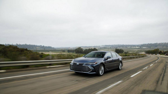 Toyota Avalon 2022 ra mắt, giá từ 835 triệu đồng