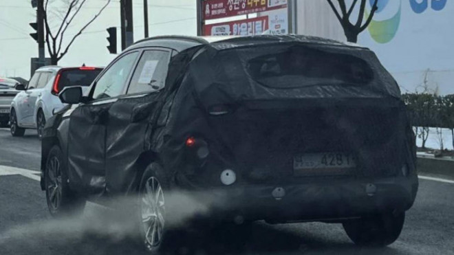 Hyundai Kona thế hệ mới lần đầu lộ diện, sẽ có bản thuần điện