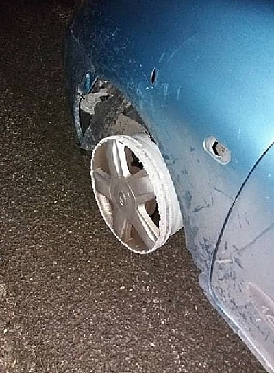 Tài xế say rượu lái xe không có lốp