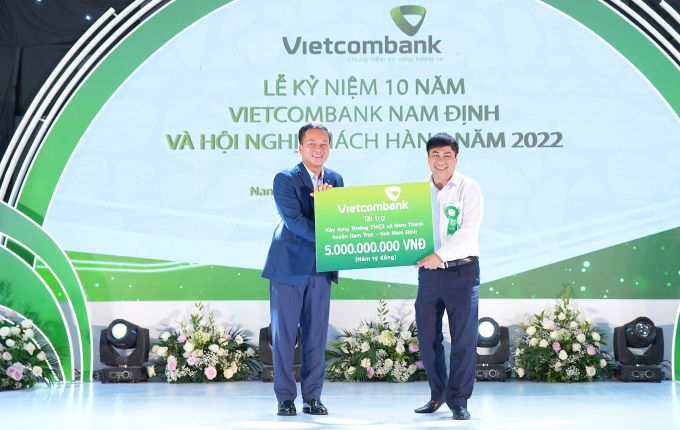 Vietcombank hỗ trợ 5 tỷ đồng xây trường học