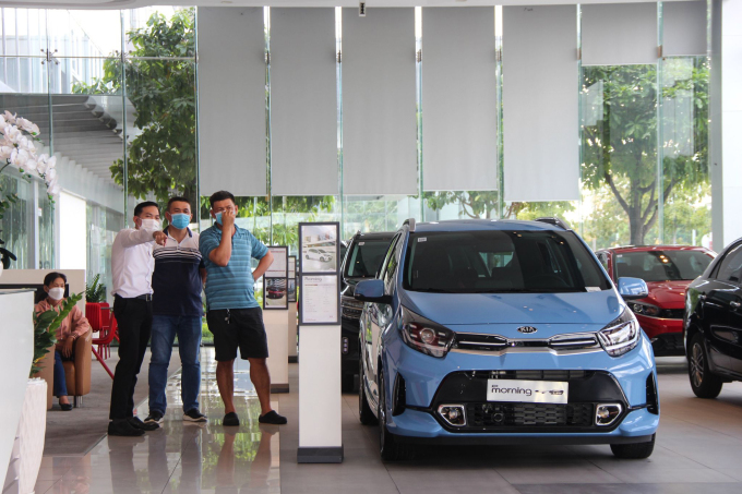 Giảm 50% trước bạ ôtô - đại lý hưởng lợi