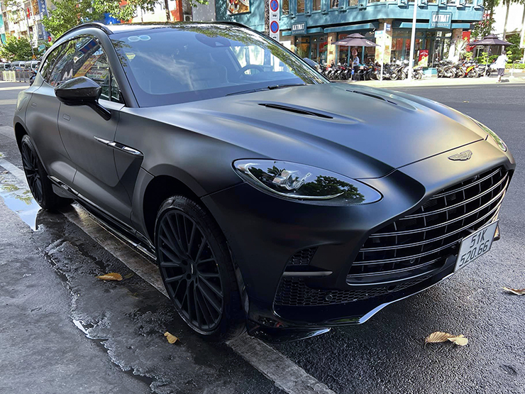 Aston Martin DBX 707 của ông chủ Coffee Trung Nguyên lộ diện trên đường phố