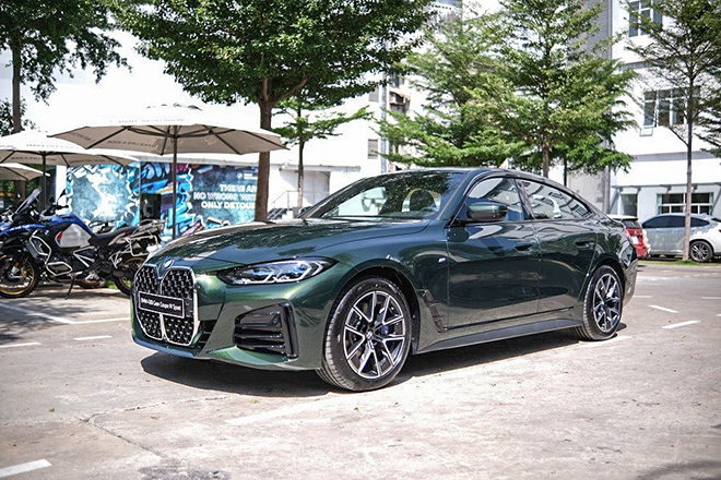 BMW 430i Gran Coupe chính hãng màu xanh độc có giá bán 3,2 tỷ đồng