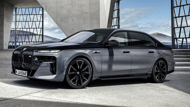 BMW M760 hiệu suất cao trình làng, sở hữu động cơ mới