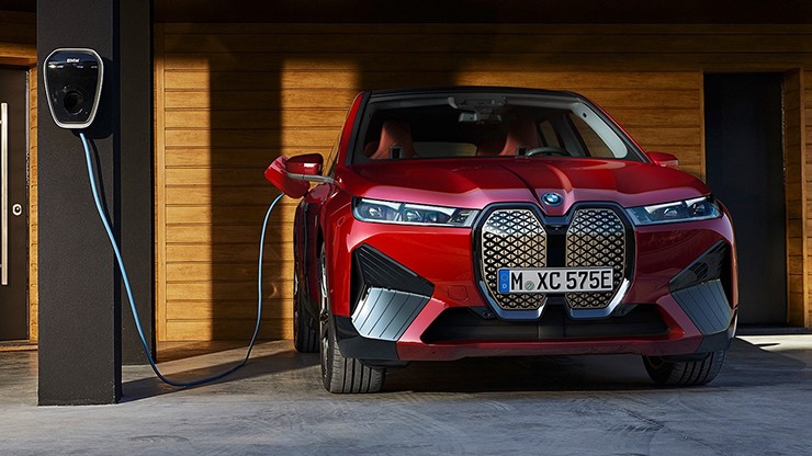 BMW, MINI và Rolls-Royce điện sẽ dùng chuẩn sạc Tesla vào năm 2025