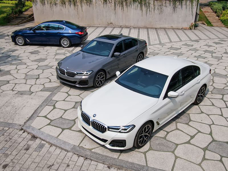 BMW giảm giá hàng loạt mẫu xe, cao nhất lên tới 300 triệu đồng