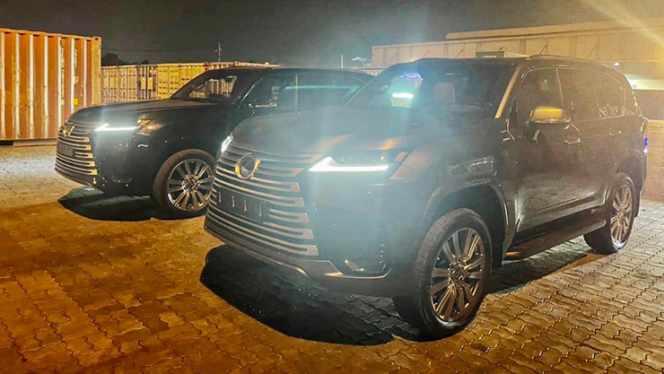 Bộ đôi Lexus LX600 Ultra Luxury đầu tiên cập cảng Việt Nam, giá bán hơn 13 tỷ đồng