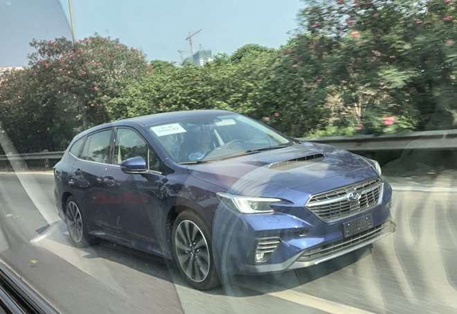 Bộ đôi xe Subaru hoàn toàn mới chạy thử trên đường phố Việt