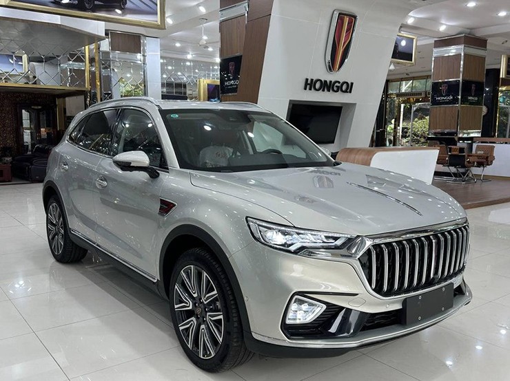 Ảnh thực tế Hongqi HS5 tại đại lý Việt Nam, đối trọng mới của Hyundai Santa Fe