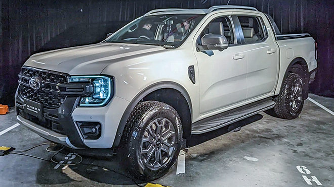 Cận cảnh mẫu xe Ford Ranger phiên bản máy V6, 3.0L tại Úc