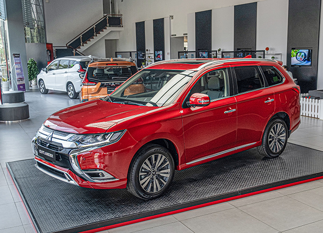 Chi tiết mẫu xe Mitsubishi Outlander phiên bản nâng cấp tại đại lý